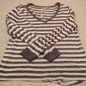 Light sweater long sleeve top